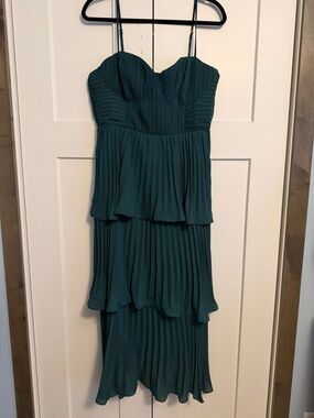 Lulu's green  Pleated Tiered Spaghetti-Strap Midi Dress